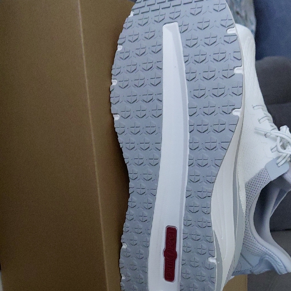 Stylish White Men's Sneakers - Picture 5 of 7